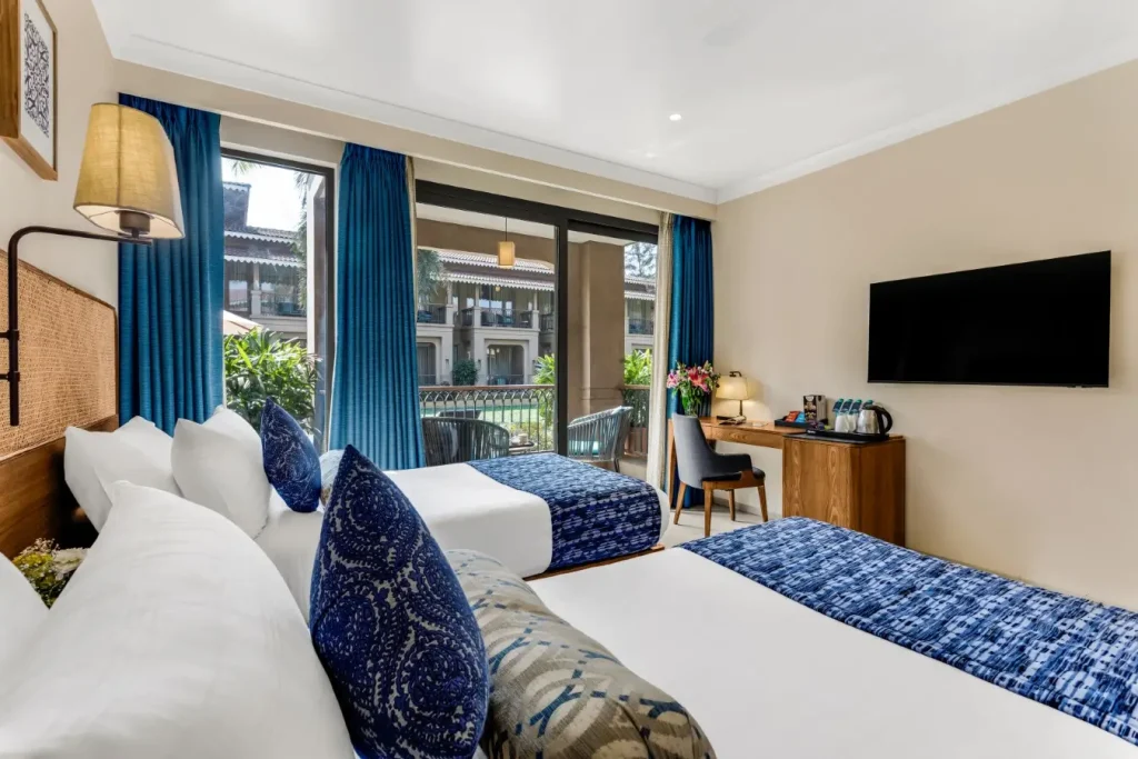 Premium pool view Room with Twin Beds